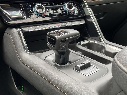 Used 2022 GMC Sierra 1500 AT4 w/ AT4 Premium Package image 18