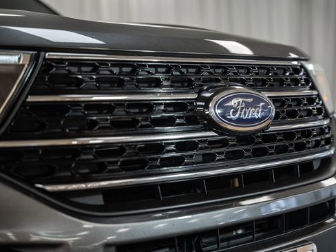 Certified 2020 Ford Explorer XLT w/ Equipment Group 202A image 15