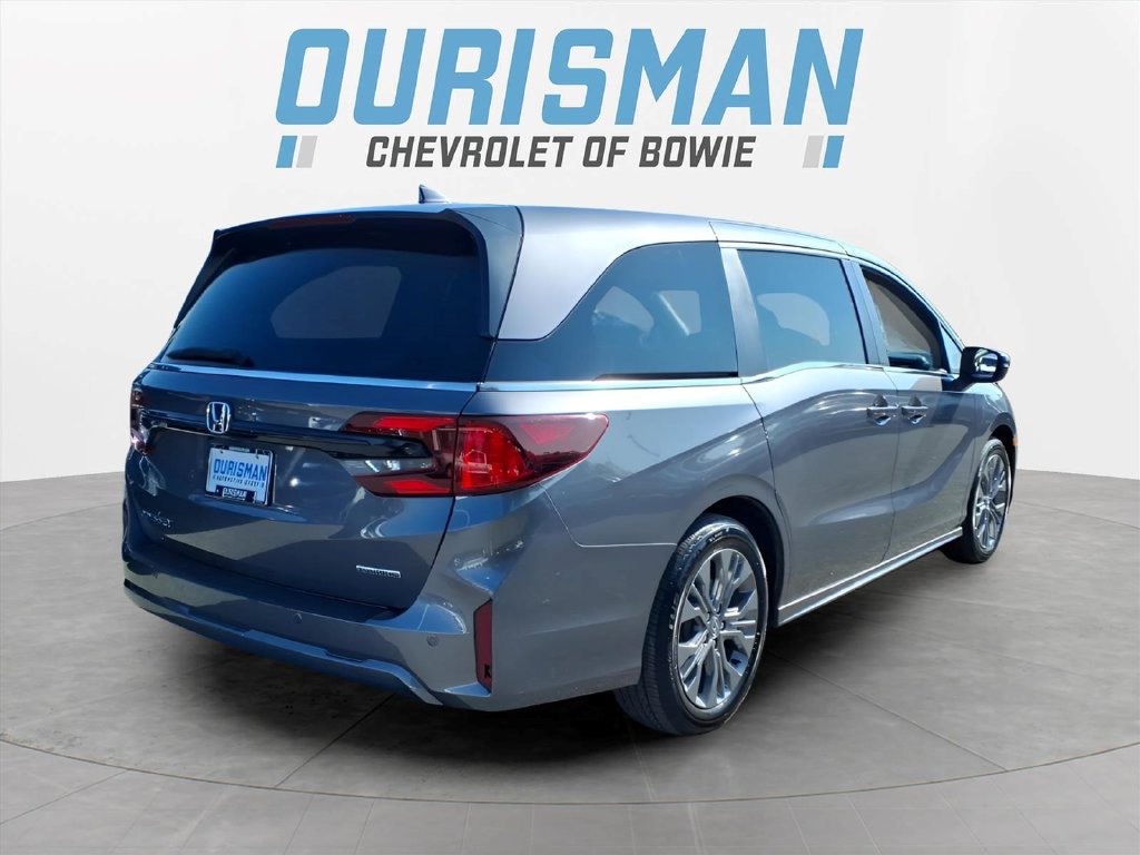 Used 2025 Honda Odyssey Touring image 3