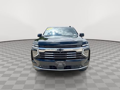 Used 2025 Chevrolet Suburban LT w/ Comfort Package AWD/4WD image 5