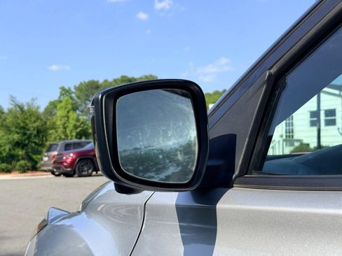 Used 2019 Nissan Kicks SR FWD image 14