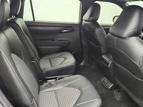 Used 2023 Toyota Highlander XSE AWD/4WD image 23