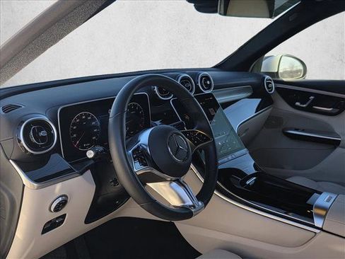 Used 2025 Mercedes-Benz GLC 300 4MATIC image 14