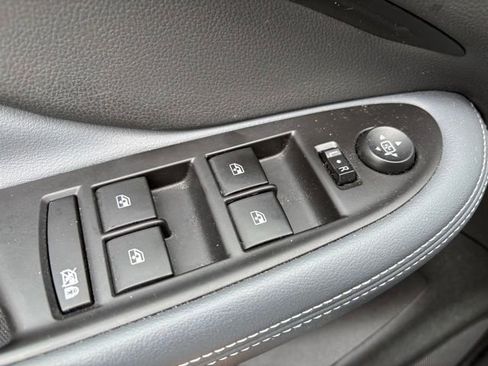 Used 2019 Buick Envision Essence AWD/4WD image 11