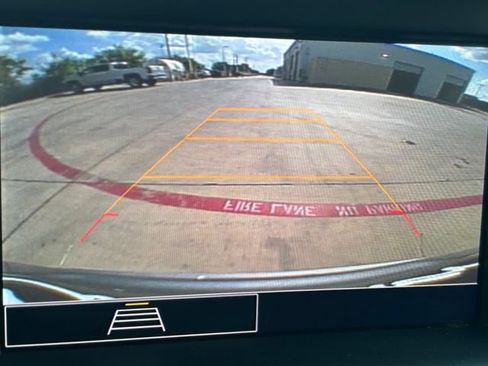 Used 2024 GMC Terrain SLE w/ Driver Convenience Package FWD image 11