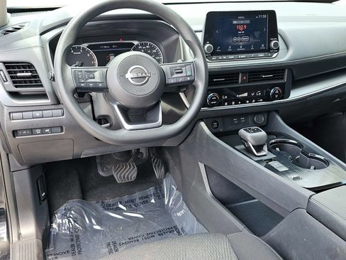 Used 2024 Nissan Rogue SV FWD image 32
