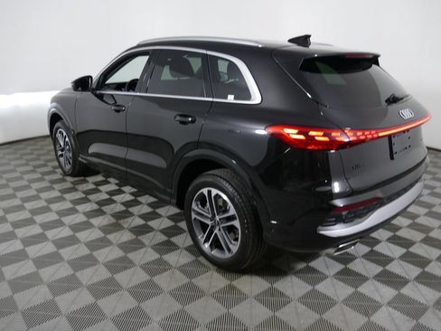 Used 2025 Audi Q5 Premium w/ Convenience Package AWD/4WD image 5