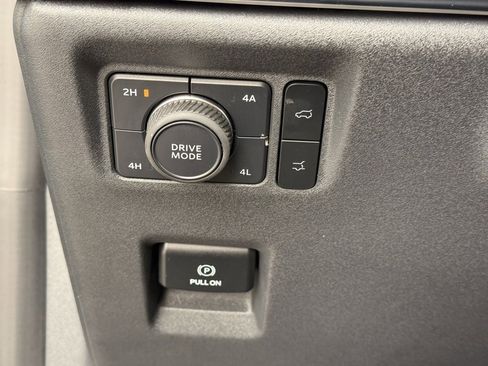 Used 2025 Ford Expedition Platinum image 10