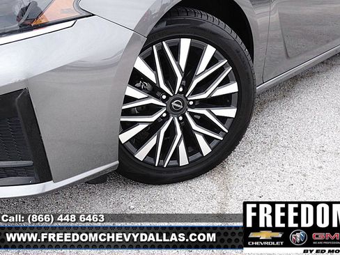 Used 2024 Nissan Altima 2.5 SV FWD image 44