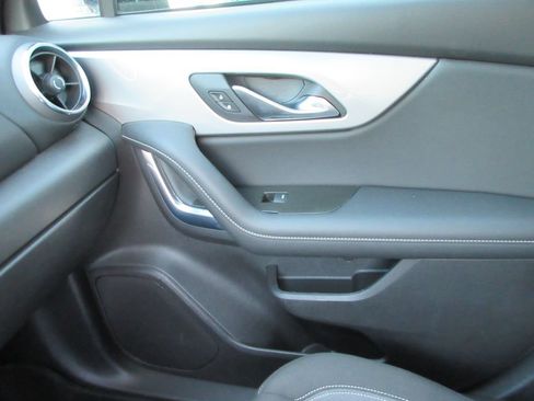 Used 2024 Chevrolet Blazer LT w/ Convenience Package FWD image 31