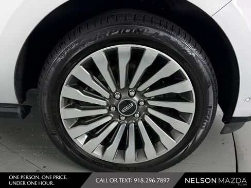 Used 2019 Lincoln Navigator Reserve w/ Cargo Package AWD/4WD image 14