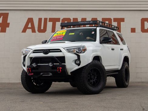 Used 2021 Toyota 4Runner Venture w/ Moonroof Package image 10