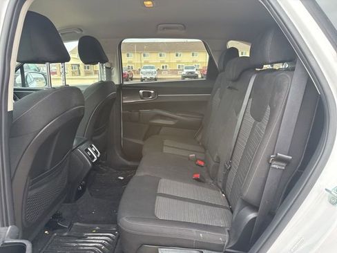 Used 2022 Kia Sorento LX image 17