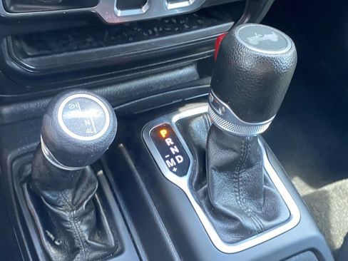 Used 2022 Jeep Wrangler Sport AWD/4WD image 24