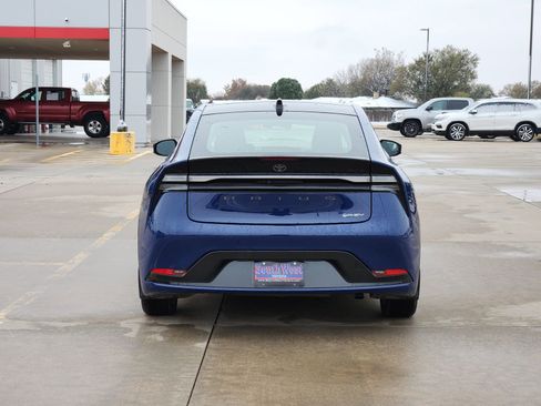 Used 2025 Toyota Prius Plug-In Hybrid image 8