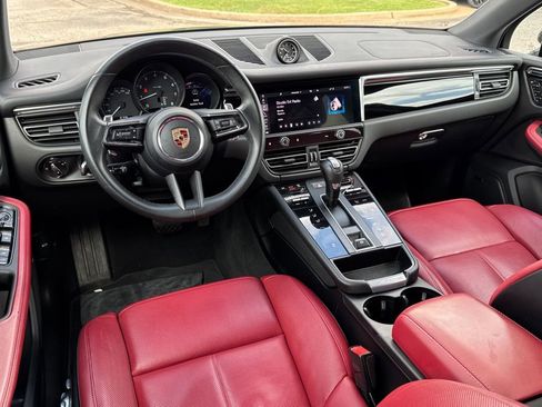 Used 2025 Porsche Macan Turbo AWD/4WD image 7