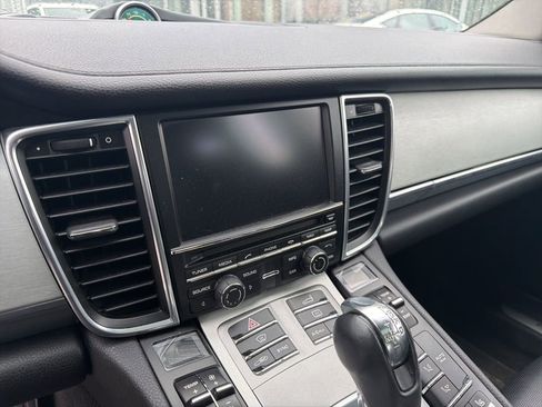 Used 2015 Porsche Panamera 4 image 38