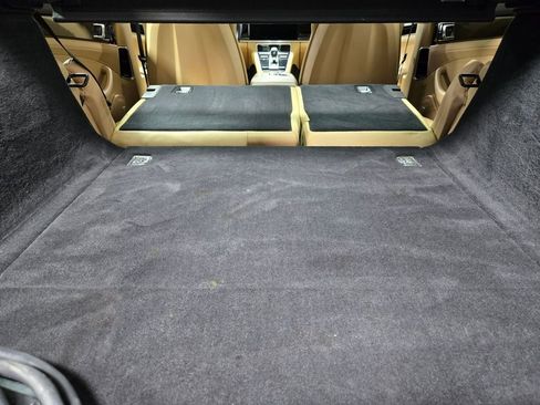 Used 2018 Porsche Panamera 4 image 43