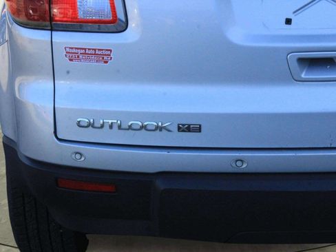 Used 2009 Saturn Outlook XE w/ Convenience Package image 6