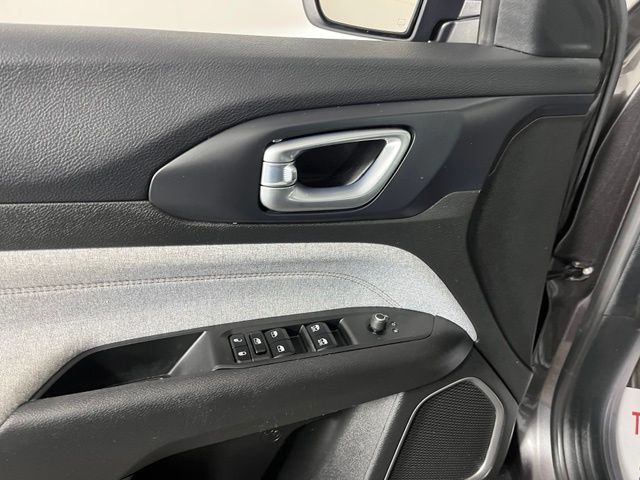 Used 2023 Jeep Compass Latitude AWD/4WD image 16