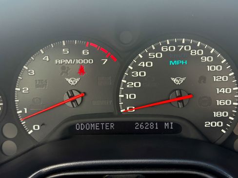 Used 2000 Chevrolet Corvette Convertible w/ Memory Pkg image 4