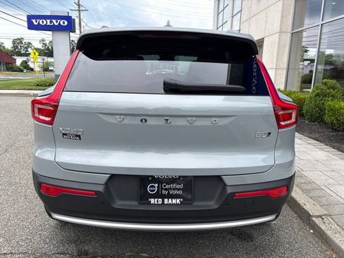 Used 2025 Volvo XC40 B5 Plus AWD/4WD image 4