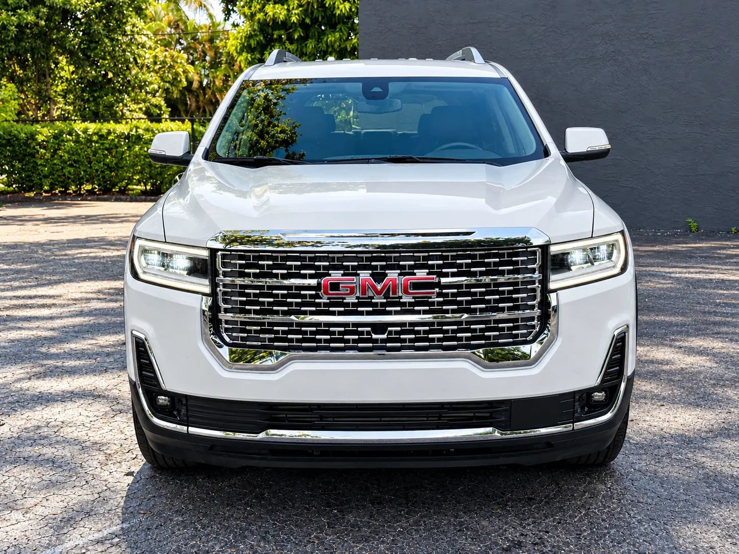 Used 2023 GMC Acadia SLE w/ Driver Convenience Package FWD image 4