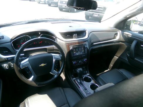 Used 2017 Chevrolet Traverse LT AWD/4WD image 16