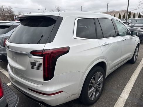 Used 2023 Cadillac XT6 Premium Luxury image 3