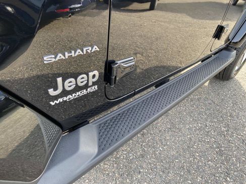 Certified 2022 Jeep Wrangler Unlimited Sahara w/ LED Lighting Group image 10