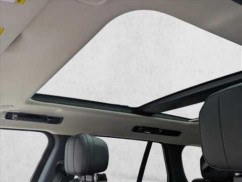New 2026 Land Rover Range Rover SE image 15