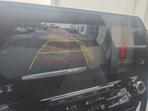 Used 2021 Toyota Highlander Platinum image 21