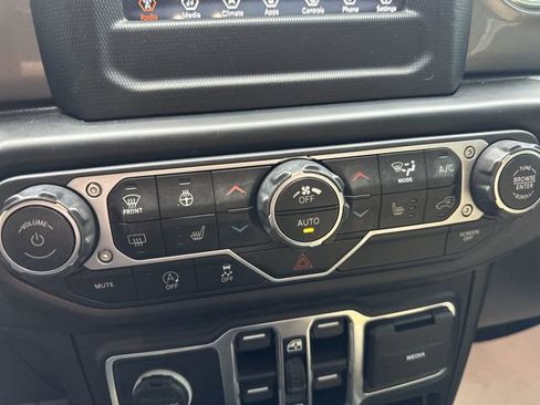Used 2021 Jeep Wrangler Unlimited Sahara w/ LED Lighting Group AWD/4WD image 20