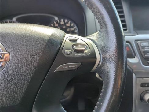 Used 2018 Nissan Pathfinder SL image 15