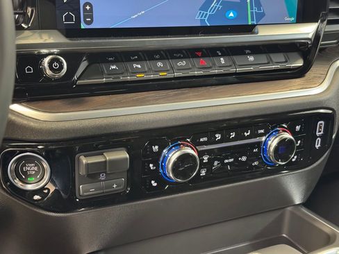 New 2026 GMC Sierra 1500 SLT w/ SLT Convenience Package image 35