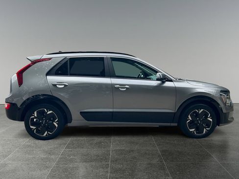 Used 2023 Kia Niro Wind FWD image 11