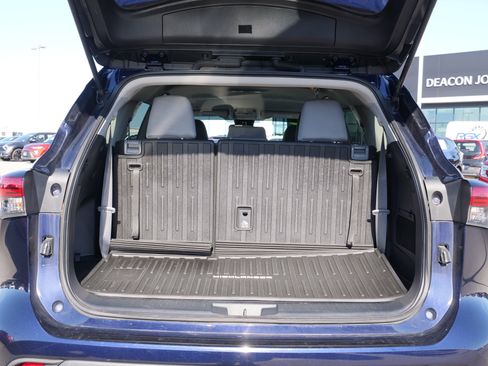 Used 2022 Toyota Highlander L image 15