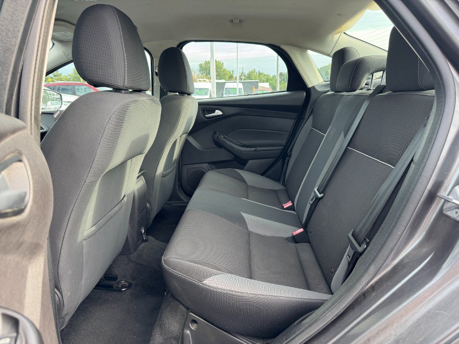 Used 2014 Ford Focus SE FWD image 16