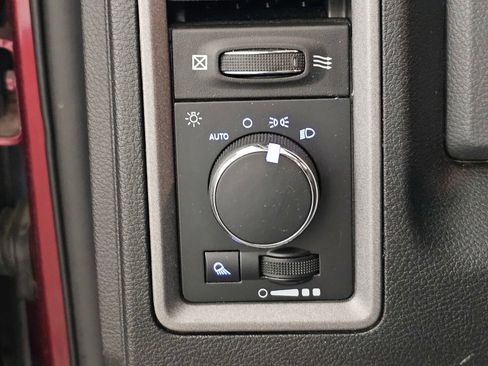 Used 2017 RAM 2500 Tradesman w/ Chrome Appearance Group image 28