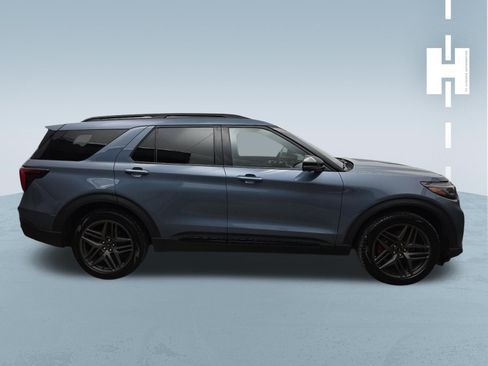 Used 2025 Ford Explorer ST RWD image 3