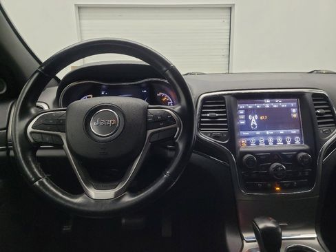 Used 2018 Jeep Grand Cherokee Limited image 22