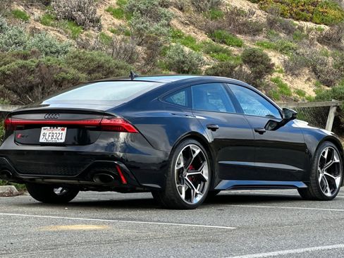 Used 2024 Audi RS 7 Performance w/ Black Optic Package image 2