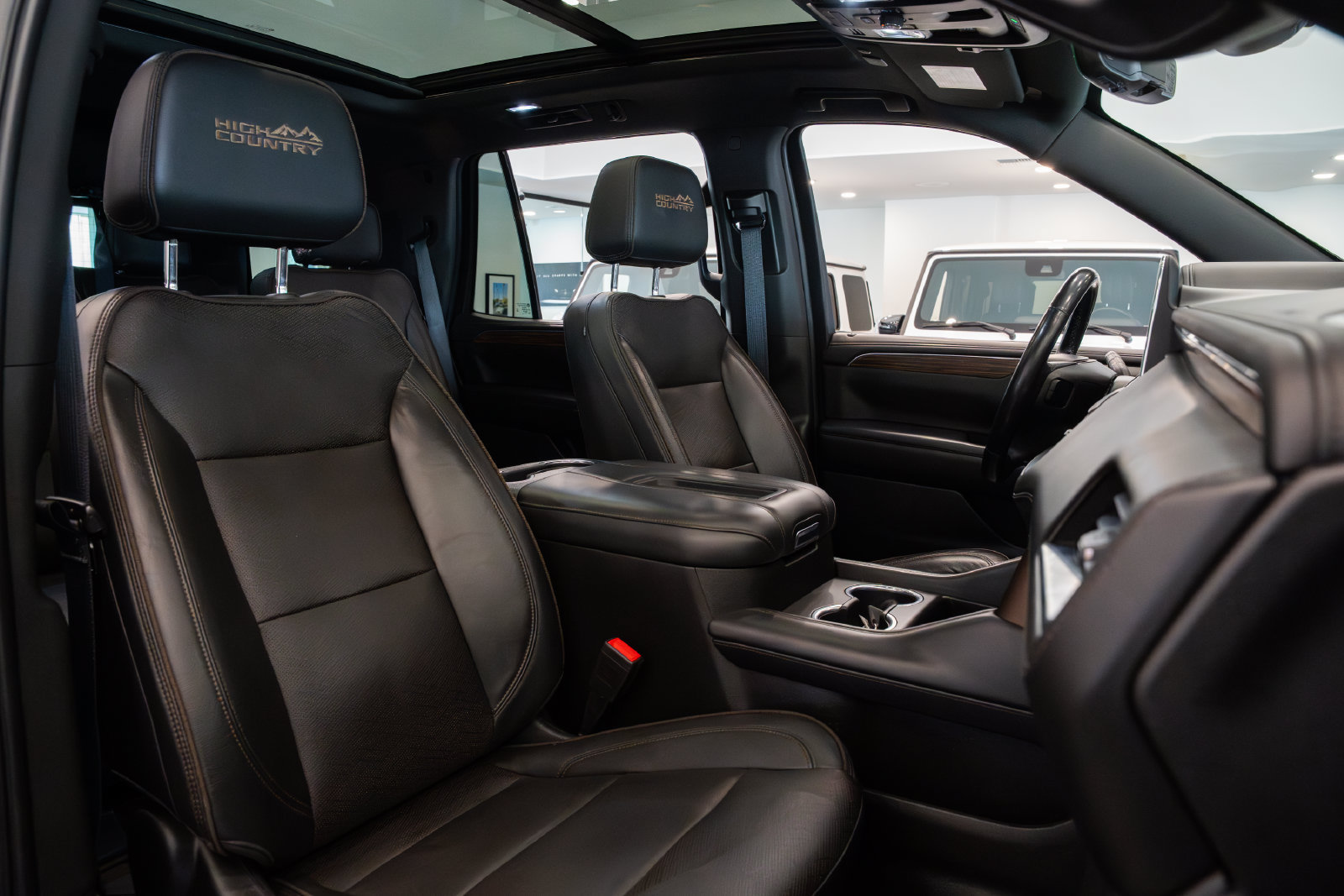 Used 2021 Chevrolet Tahoe High Country w/ Premium Package AWD/4WD image 29