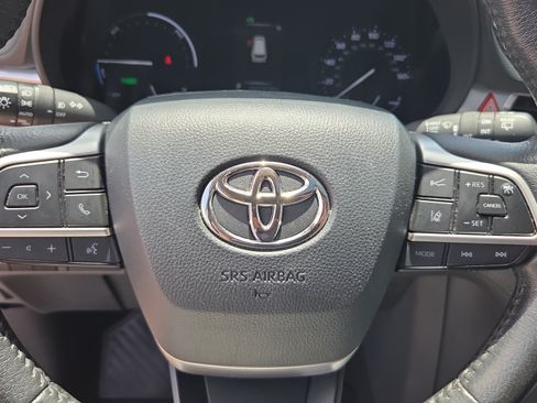 Used 2021 Toyota Sienna XLE w/ XLE Plus Package FWD image 17