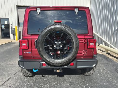 Used 2022 Jeep Wrangler Unlimited Sahara w/ Cold Weather Group AWD/4WD image 7