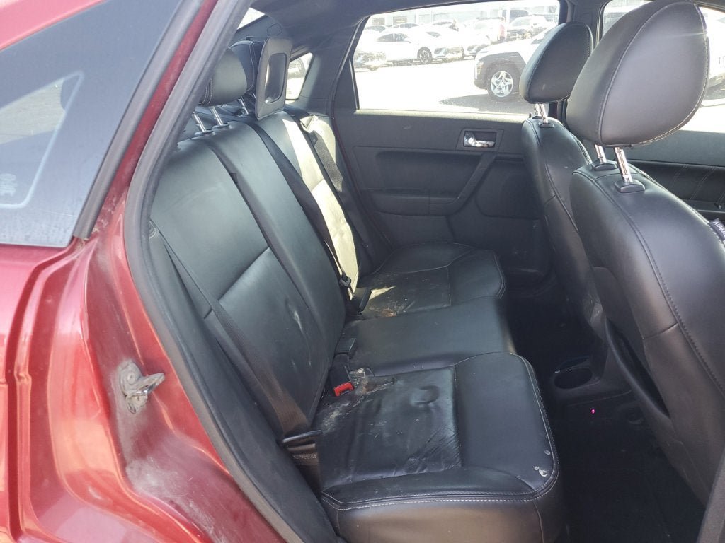 Used 2010 Ford Focus SEL FWD image 15