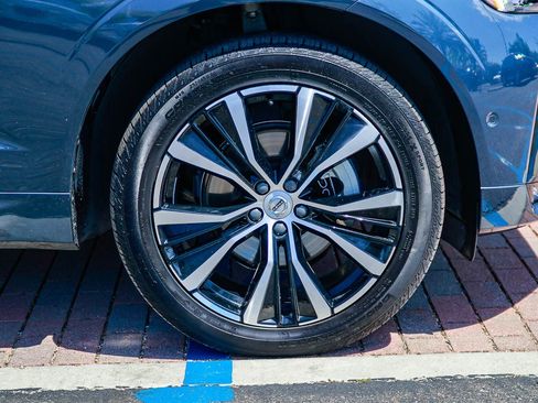 Used 2024 Volvo XC60 B5 Plus w/ Protection Package Premier image 11