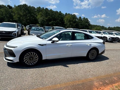 New 2025 Hyundai Sonata Limited image 2