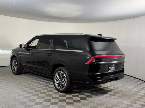 Used 2025 Lincoln Navigator L Reserve AWD/4WD image 10
