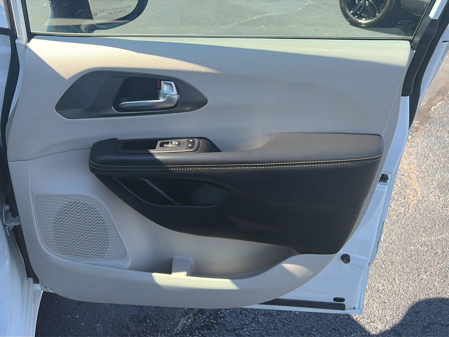 Used 2024 Chrysler Pacifica Touring-L FWD image 20